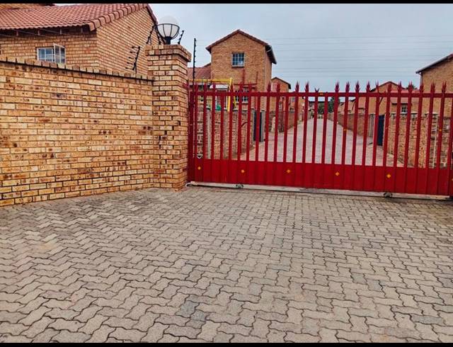 3 BEDROOM DUPLEX FOR SALE IN GROBLERPARK